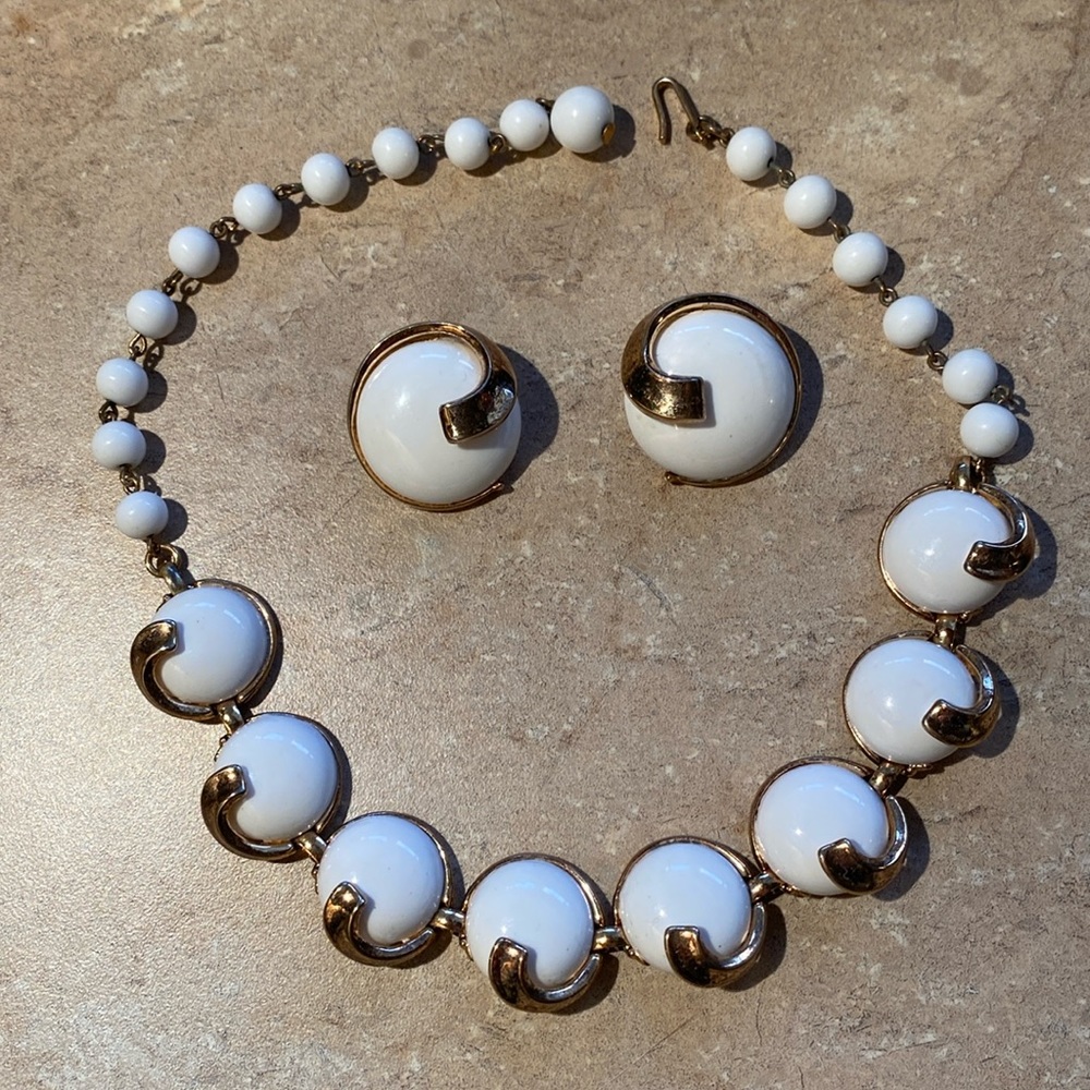 Vintage rare TRIFARI necklace and earring set